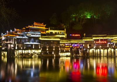 夜游鳳凰古城，感受別樣的古城美