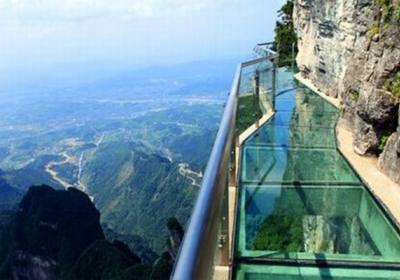 奇峰歷險(xiǎn)，游張家界天門山游記